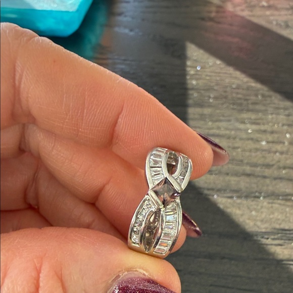 Elegant Silver Women's Ring - Picture 2 of 4